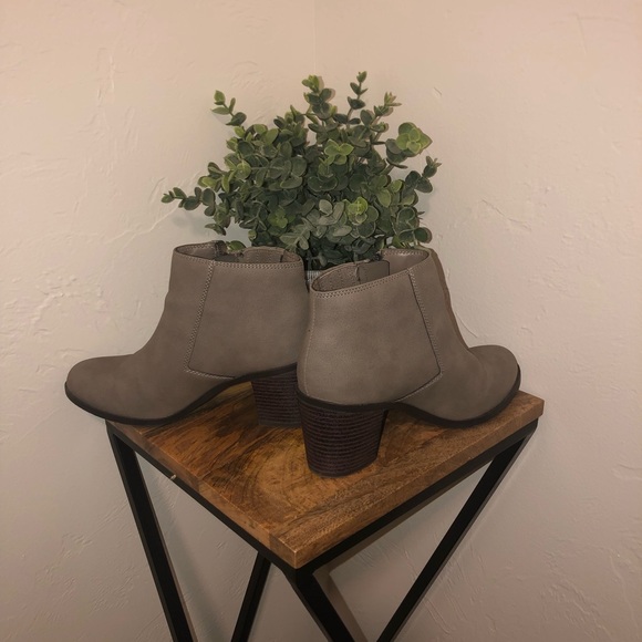 Ana Ocean Block Size 7.5 Taupe/Gray Booties - Picture 4 of 12